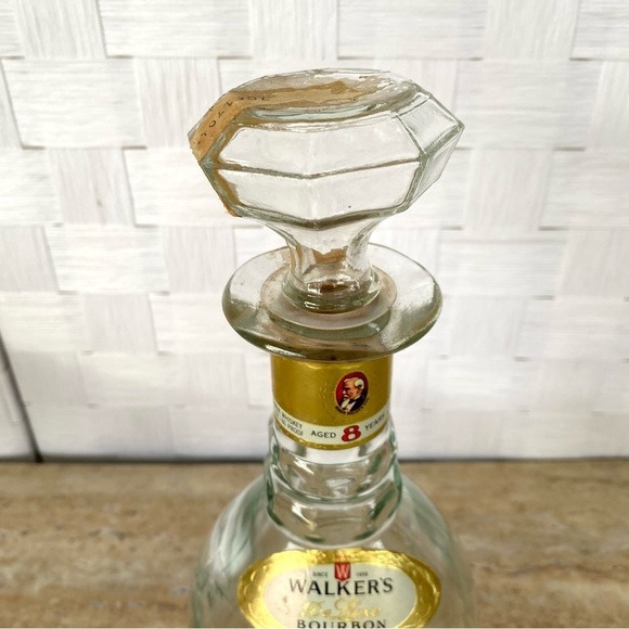 Vintage Walker's DeLuxe Bourbon Decanter Bottle Starburst Glass 4/5 Qt - Picture 4 of 9